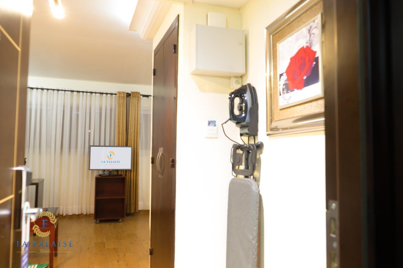 Hotel Residence La Falaise Дуала Екстериор снимка